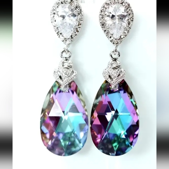 Pear Shaped Iridescent 1 3/4” Drop Earrings - New - Picture 2 of 3